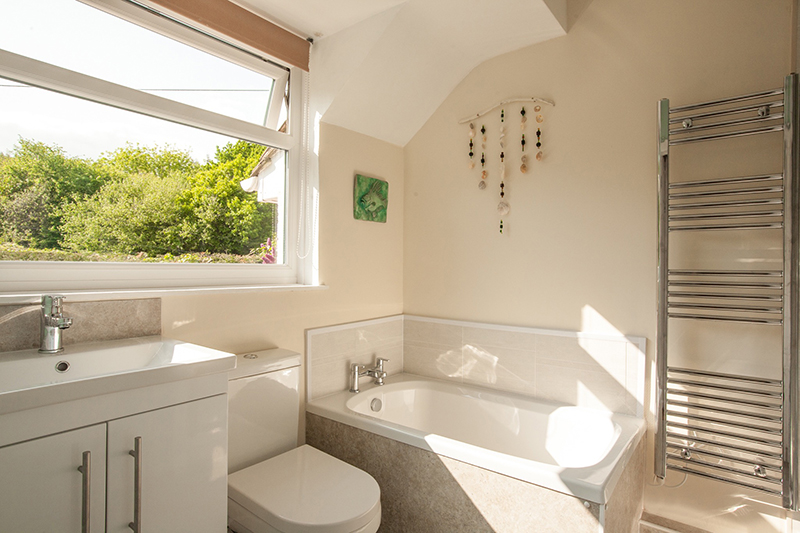 bathroom The Pink House Lulworth self catering accommodation Dorset