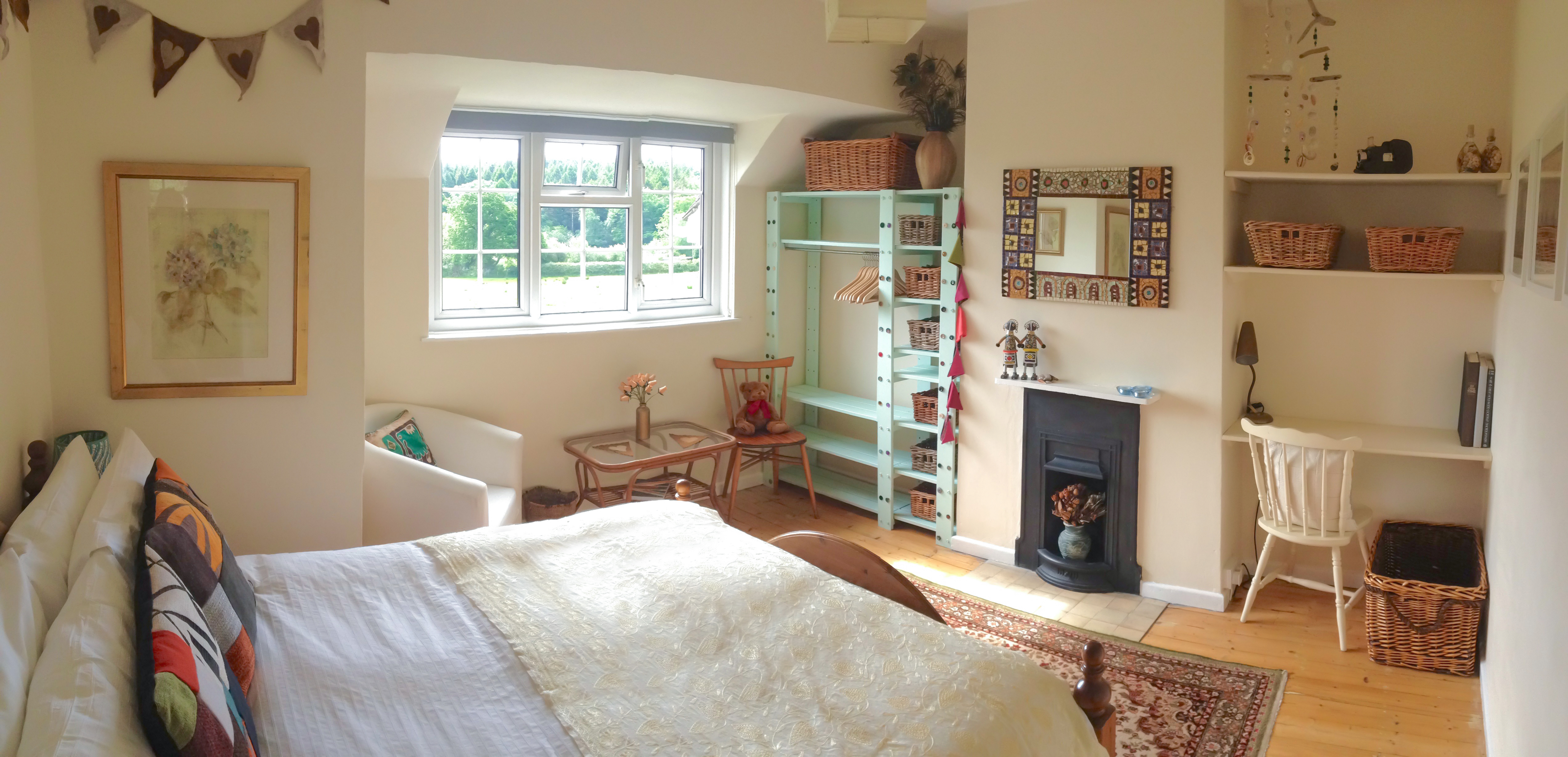 self catering holiday cottage sleeps 8 at The Pink House Lulworth in Dorset